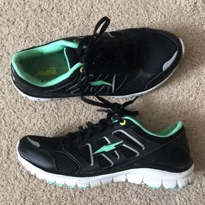 Black Women’s Running Shoes Size 10👟